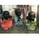 Statuette XL : Les 3 moines de la sagesse assis, Color Line, H 24 cm