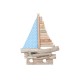 Bateau à Voiles fait Mains : Couleurs bois et bleu. H 31 cm.