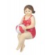 Figurine Bord de Mer : Baigneuse Ronde assise, Mod Red Suit, L14,50 cm