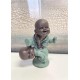 Figurine Moine Baby Zen bleu jouant à saute-mouton, H 12 cm