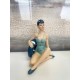 Figurine Thème Bord de Mer : Baigneuse rétro Assise, H 19 cm