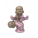 Figurine Moine Baby Zen rose jouant à saute-mouton, H 12 cm