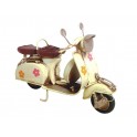 Miniature Scooter Vespa Métal : Modèle à Fleurs Rouge, L 17 cm