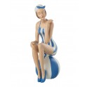 Figurine Bord de Mer : Baigneuse rétro assise sur Ballon, H 37 cm