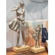 SIGNES GRIMALT Figurine Couple stylisé en résine, Tendre Baiser, Argent et Bois veiné, Hauteur 37 cm