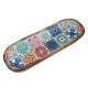 Plateau Long et Bords arrondis, Motif Carreaux de Ciment colorés, Bois de manguier et résine, Longueur 30 cm