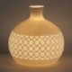 Lampe d'ambiance et Veilleuse, modèle Bouteille en porcelaine blanche ajourée, finition mat, hauteur 20 cm