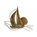 Déco murale Voilier stylisé, vagues et soleil, blanc, bleu et gris en métal, longueur 90 cm